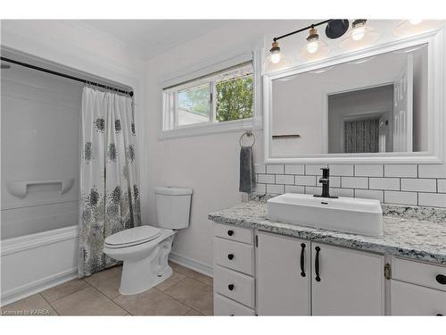 11 Sunny Acres Road, Kingston, ON - Indoor Photo Showing Bathroom