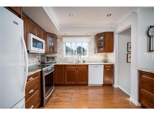 981 Hudson Drive, Kingston, ON - Indoor Photo Showing Dining Room