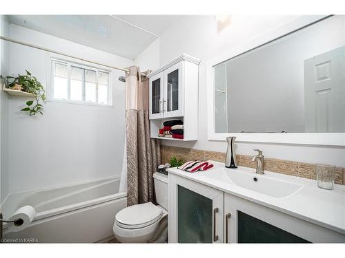 981 Hudson Drive, Kingston, ON - Indoor Photo Showing Kitchen