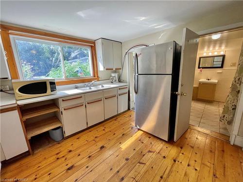 54 John Street, Kingston, ON - Indoor Photo Showing Kitchen