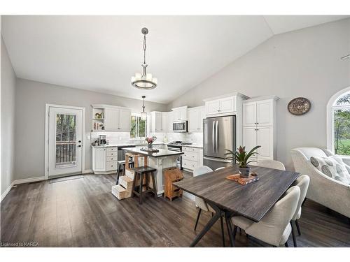 8 Enchanted Lane, Perth Road Village, ON - Indoor Photo Showing Dining Room