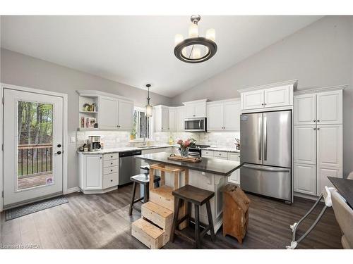 8 Enchanted Lane, Perth Road Village, ON - Indoor Photo Showing Kitchen With Upgraded Kitchen