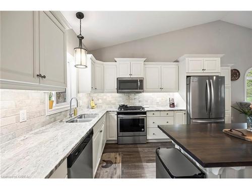 8 Enchanted Lane, Perth Road Village, ON - Indoor Photo Showing Kitchen With Double Sink With Upgraded Kitchen