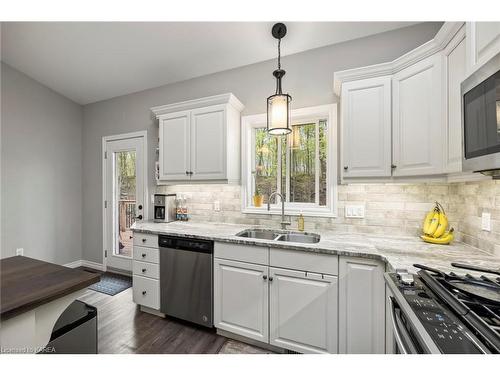 8 Enchanted Lane, Perth Road Village, ON - Indoor Photo Showing Kitchen With Double Sink With Upgraded Kitchen