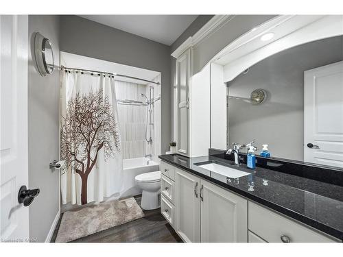 8 Enchanted Lane, Perth Road Village, ON - Indoor Photo Showing Bathroom