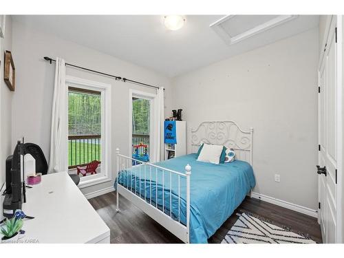 8 Enchanted Lane, Perth Road Village, ON - Indoor Photo Showing Bedroom