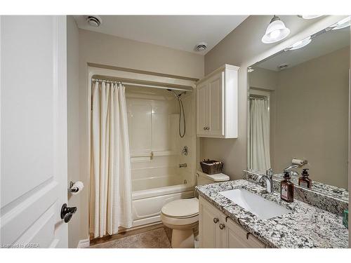 8 Enchanted Lane, Perth Road Village, ON - Indoor Photo Showing Bathroom