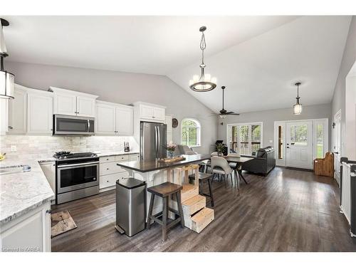 8 Enchanted Lane, Perth Road Village, ON - Indoor Photo Showing Kitchen With Upgraded Kitchen