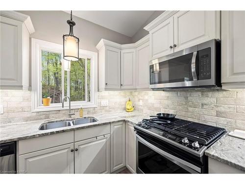 8 Enchanted Lane, Perth Road Village, ON - Indoor Photo Showing Kitchen With Double Sink With Upgraded Kitchen