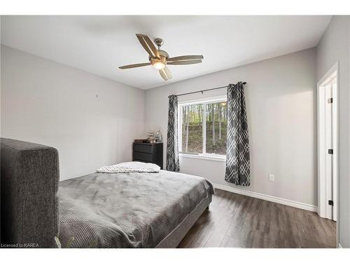 8 Enchanted Lane, Perth Road Village, ON - Indoor Photo Showing Bedroom