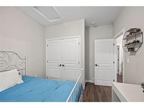 8 Enchanted Lane, Perth Road Village, ON - Indoor Photo Showing Bedroom