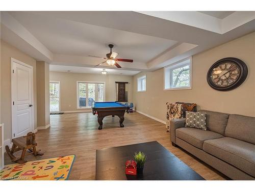 8 Enchanted Lane, Perth Road Village, ON - Indoor Photo Showing Living Room