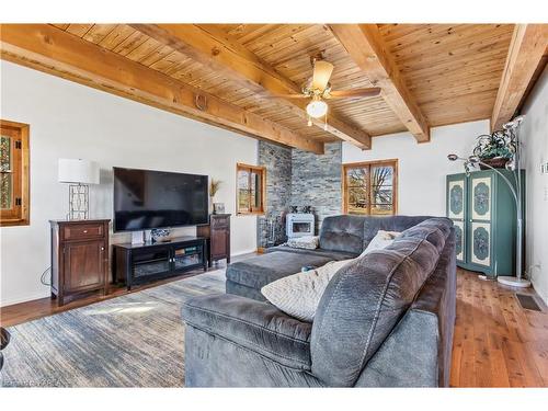 5439 County Road 9, Greater Napanee, ON - Indoor Photo Showing Living Room