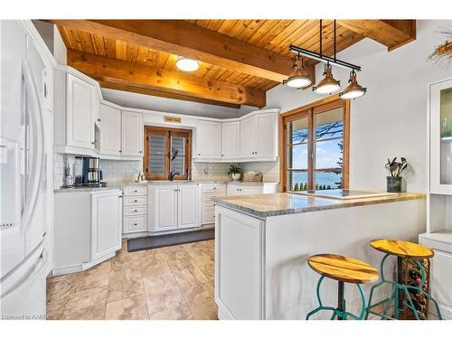 5439 County Road 9, Greater Napanee, ON - Indoor Photo Showing Kitchen