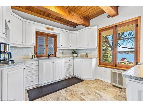 5439 County Road 9, Greater Napanee, ON - Indoor Photo Showing Kitchen