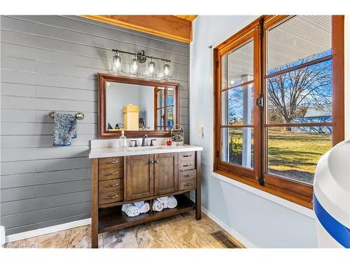 5439 County Road 9, Greater Napanee, ON - Indoor Photo Showing Bathroom