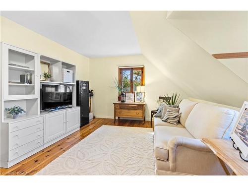 5439 County Road 9, Greater Napanee, ON - Indoor Photo Showing Living Room