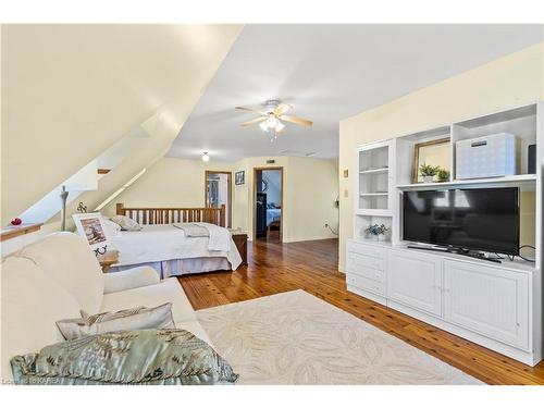 5439 County Road 9, Greater Napanee, ON - Indoor Photo Showing Living Room