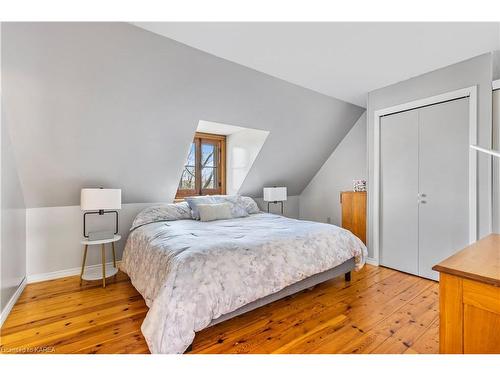 5439 County Road 9, Greater Napanee, ON - Indoor Photo Showing Bedroom