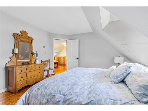 5439 County Road 9, Greater Napanee, ON - Indoor Photo Showing Bedroom