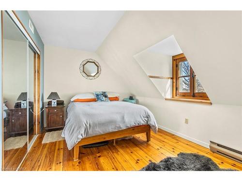 5439 County Road 9, Greater Napanee, ON - Indoor Photo Showing Bedroom