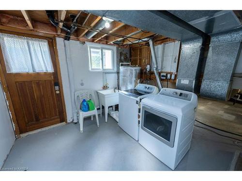 687 Harrow Place, Kingston, ON - Indoor Photo Showing Laundry Room