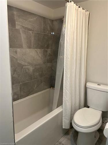 107-316 Kingsdale Avenue, Kingston, ON - Indoor Photo Showing Bathroom