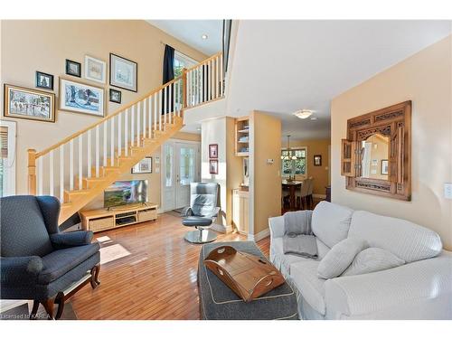 5209 Highway 15, Kingston, ON - Indoor Photo Showing Living Room