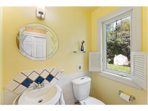 5209 Highway 15, Kingston, ON - Indoor Photo Showing Bathroom