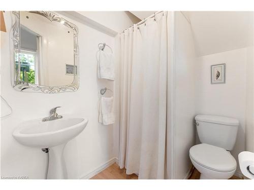 5209 Highway 15, Kingston, ON - Indoor Photo Showing Bathroom