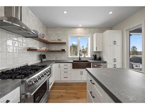 236 Mill Pond Place, Kingston, ON - Indoor Photo Showing Kitchen With Upgraded Kitchen