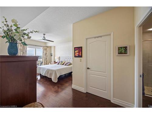 310-350 Wellington Street, Kingston, ON - Indoor Photo Showing Bedroom