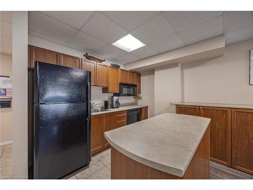 310-350 Wellington Street, Kingston, ON - Indoor Photo Showing Kitchen