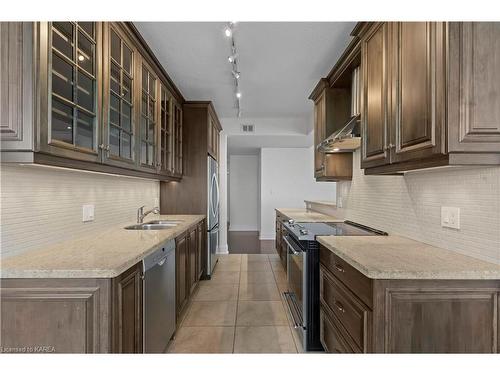 1303-5 Gore Street, Kingston, ON - Indoor Photo Showing Kitchen With Double Sink With Upgraded Kitchen