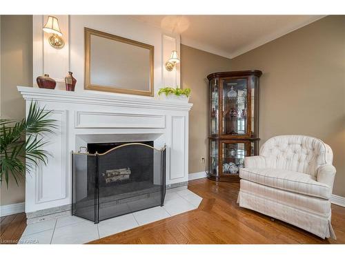 23 Brooklands Park Avenue, Bath, ON - Indoor Photo Showing Living Room With Fireplace