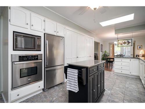 23 Brooklands Park Avenue, Bath, ON - Indoor Photo Showing Kitchen