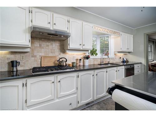 23 Brooklands Park Avenue, Bath, ON - Indoor Photo Showing Kitchen