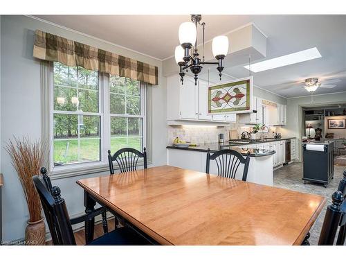 23 Brooklands Park Avenue, Bath, ON - Indoor Photo Showing Dining Room