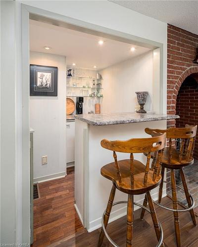 23 Brooklands Park Avenue, Bath, ON - Indoor Photo Showing Dining Room