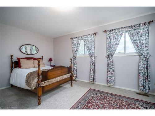 23 Brooklands Park Avenue, Bath, ON - Indoor Photo Showing Bedroom