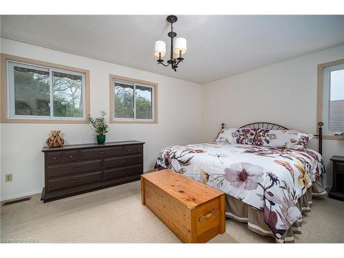 23 Brooklands Park Avenue, Bath, ON - Indoor Photo Showing Bedroom