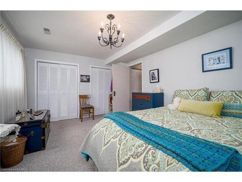 23 Brooklands Park Avenue, Bath, ON - Indoor Photo Showing Bedroom