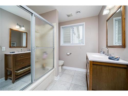 23 Brooklands Park Avenue, Bath, ON - Indoor Photo Showing Bathroom