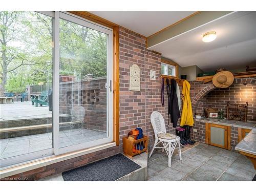 23 Brooklands Park Avenue, Bath, ON - Indoor Photo Showing Other Room