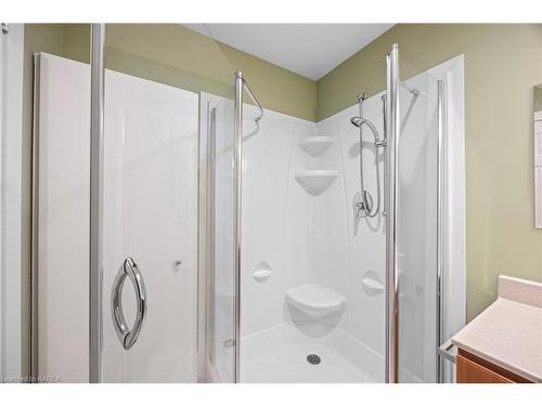 25 Helen Street, Kingston, ON - Indoor Photo Showing Bathroom