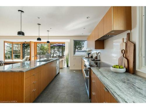 86 Lakeshore Boulevard, Kingston, ON - Indoor Photo Showing Kitchen With Upgraded Kitchen