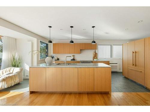 86 Lakeshore Boulevard, Kingston, ON - Indoor Photo Showing Kitchen