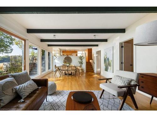 86 Lakeshore Boulevard, Kingston, ON - Indoor Photo Showing Living Room