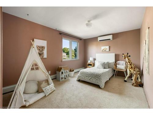 86 Lakeshore Boulevard, Kingston, ON - Indoor Photo Showing Bedroom