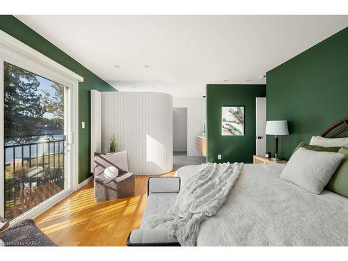 86 Lakeshore Boulevard, Kingston, ON - Indoor Photo Showing Bedroom